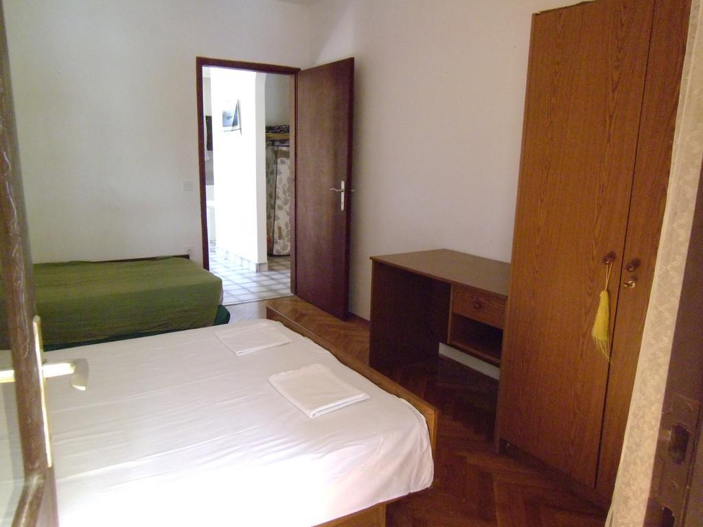 Apartments Kreso 5 Meters From The Beach With See View Shadow And Parking Place Stara Novalja Rom bilde
