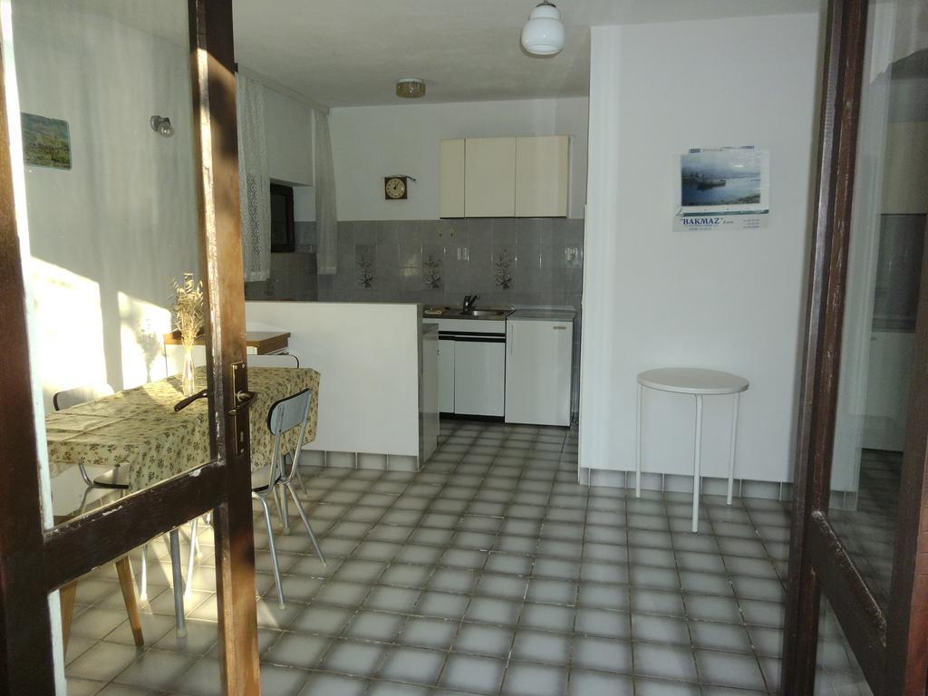 Apartments Kreso 5 Meters From The Beach With See View Shadow And Parking Place Stara Novalja Rom bilde