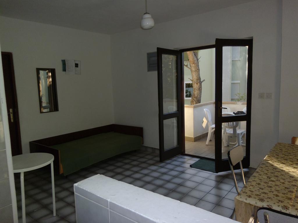 Apartments Kreso 5 Meters From The Beach With See View Shadow And Parking Place Stara Novalja Rom bilde